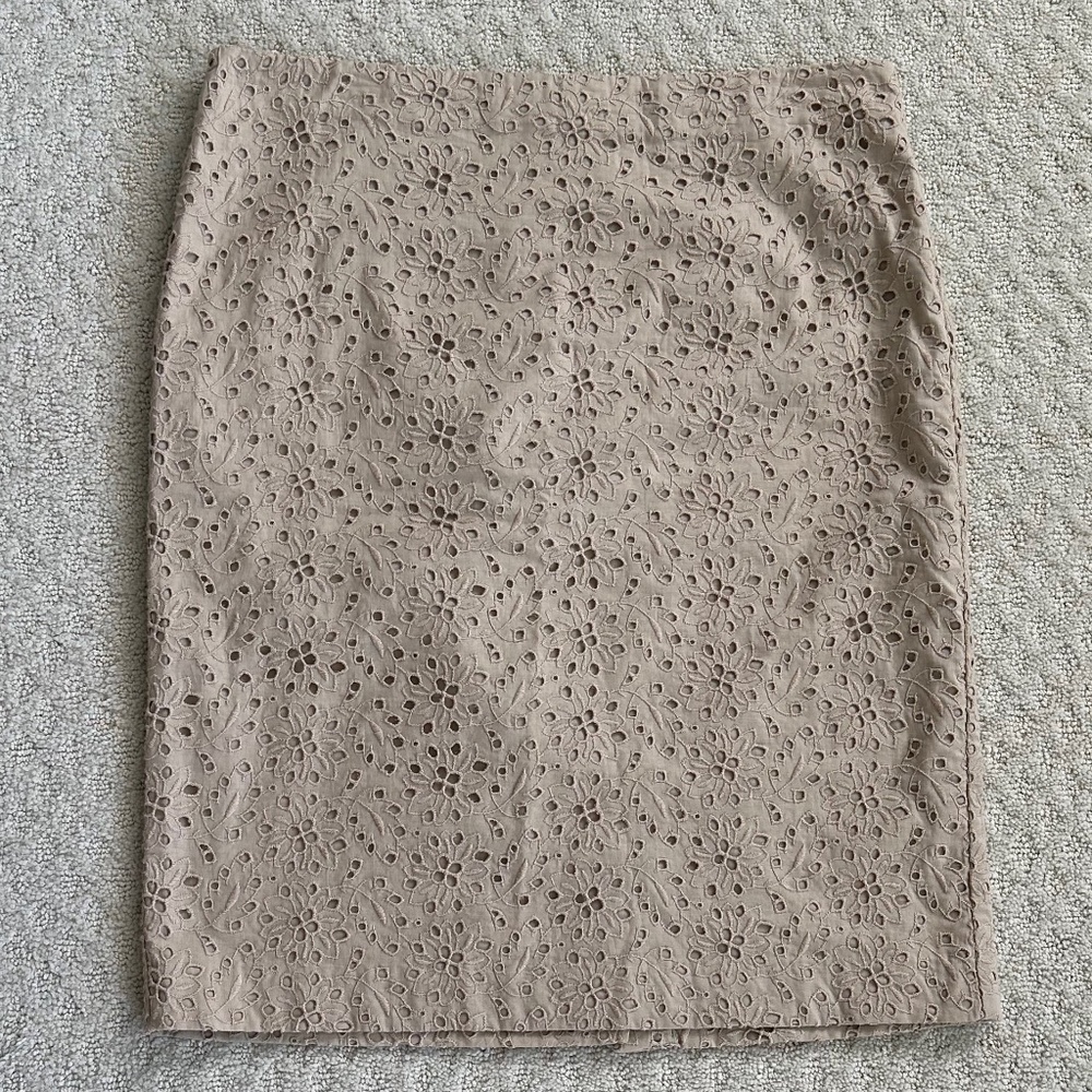 Talbots 100% Cotton Eyelet Pattern Pencil Skirt Tan Size 10 Summer Casual Office